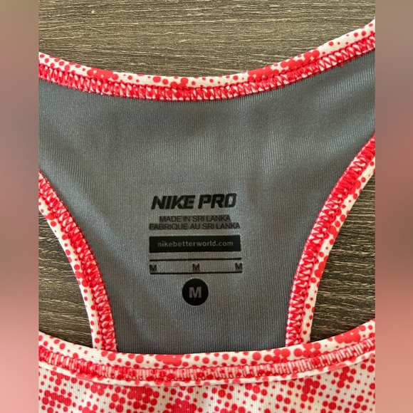 Nike pro sports bra in red - Picture 3 of 5